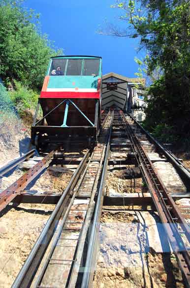 https://mdw-travel-data-us-east-1.s3.amazonaws.com/img/country/Chile/Ascensor-El-Peral/img_01.jpg