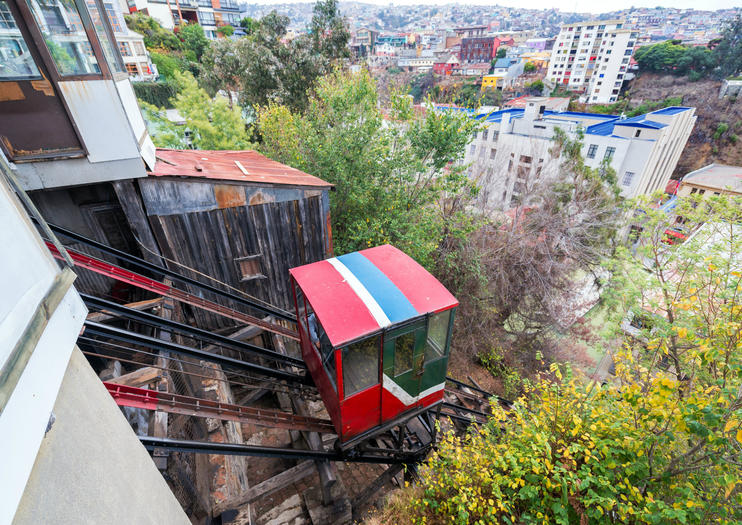 https://mdw-travel-data-us-east-1.s3.amazonaws.com/img/country/Chile/Ascensor-El-Peral/img_02.jpg