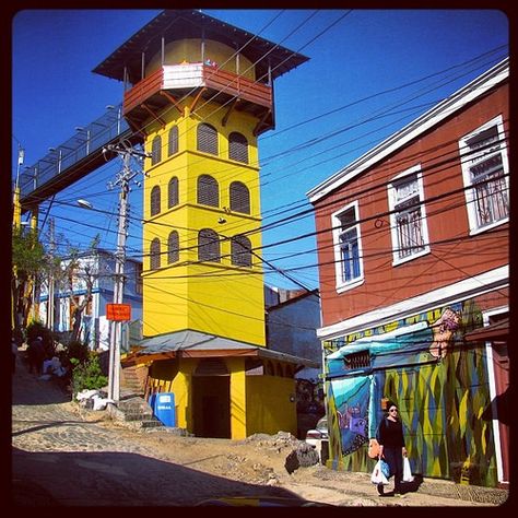 https://mdw-travel-data-us-east-1.s3.amazonaws.com/img/country/Chile/Ascensor-Polanco/img_00.jpg