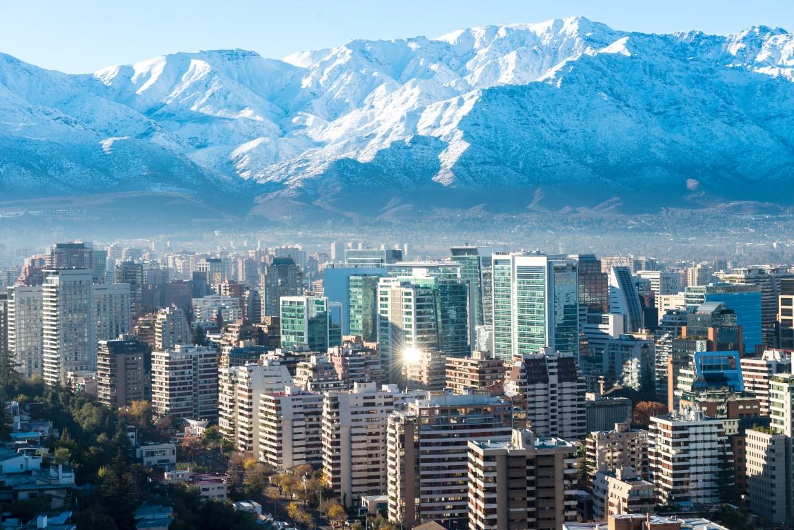 https://mdw-travel-data-us-east-1.s3.amazonaws.com/img/country/Chile/Avenida-Peru/img_02.jpg