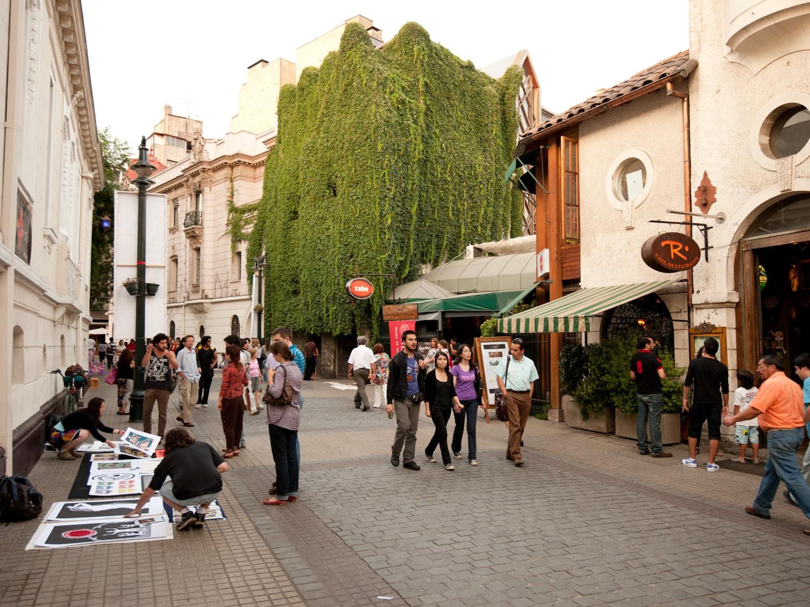 https://mdw-travel-data-us-east-1.s3.amazonaws.com/img/country/Chile/Barrio-Lastarria/img_01.jpg