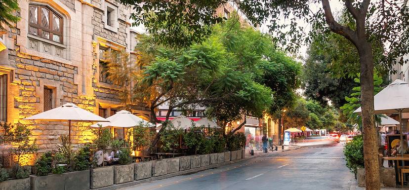 https://mdw-travel-data-us-east-1.s3.amazonaws.com/img/country/Chile/Barrio-Lastarria/img_02.jpg