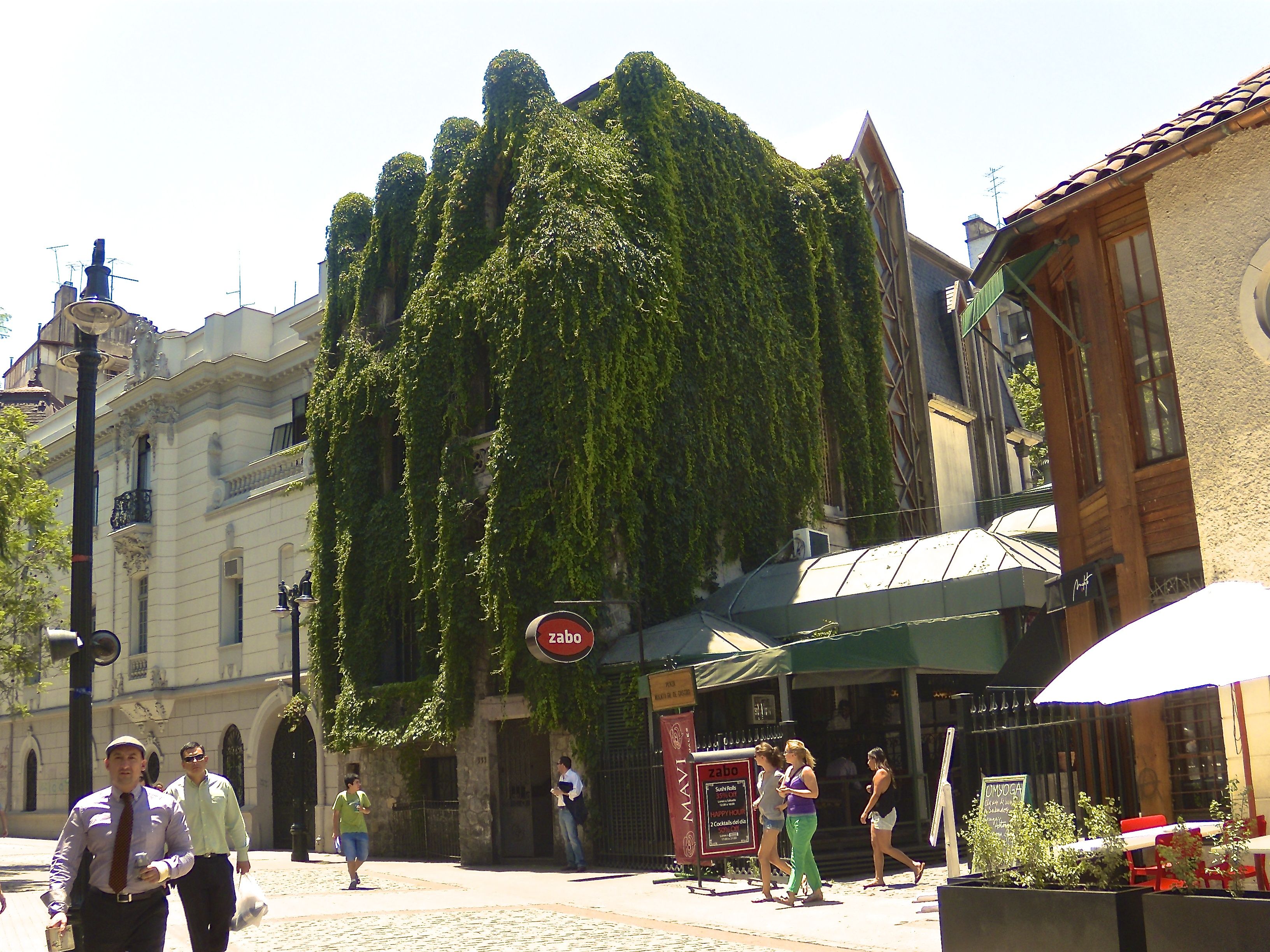 https://mdw-travel-data-us-east-1.s3.amazonaws.com/img/country/Chile/Barrio-Lastarria/img_03.jpg