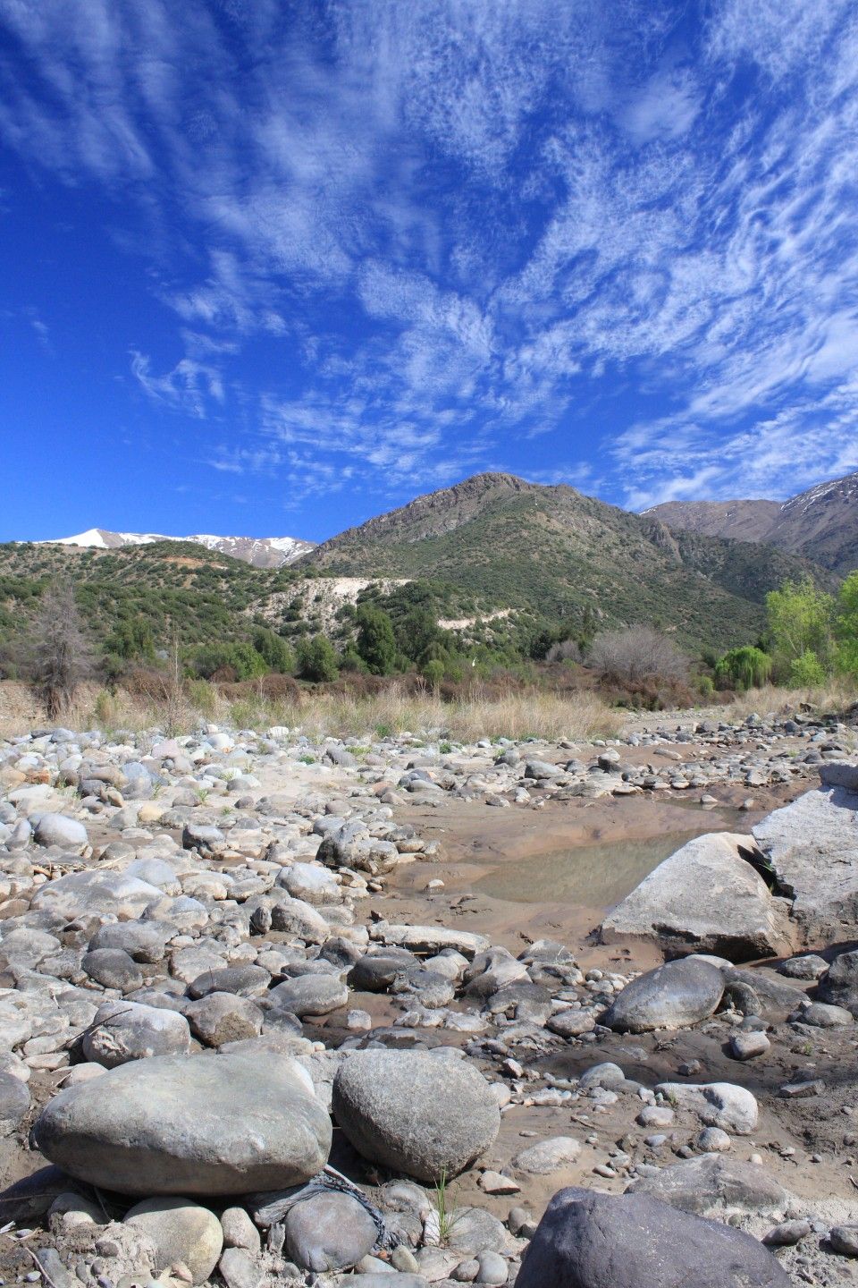 https://mdw-travel-data-us-east-1.s3.amazonaws.com/img/country/Chile/Cajon-del-Maipo/img_03.jpg