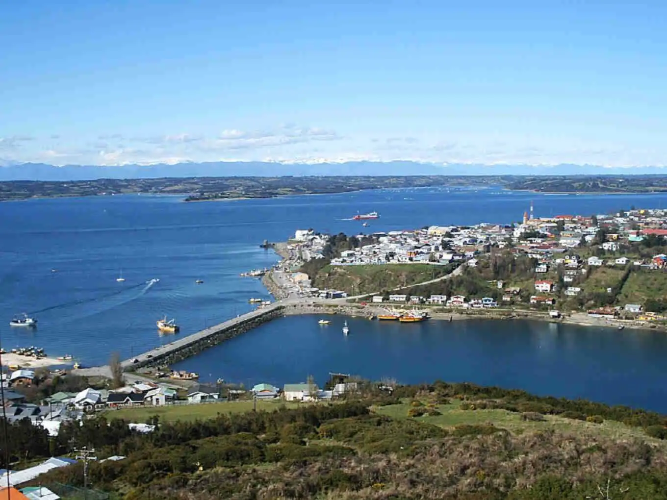 https://mdw-travel-data-us-east-1.s3.amazonaws.com/img/country/Chile/Calbuco-Island/img_02.jpg