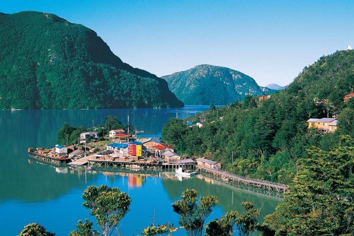 https://mdw-travel-data-us-east-1.s3.amazonaws.com/img/country/Chile/Caleta-Chaihuin/img_03.jpg