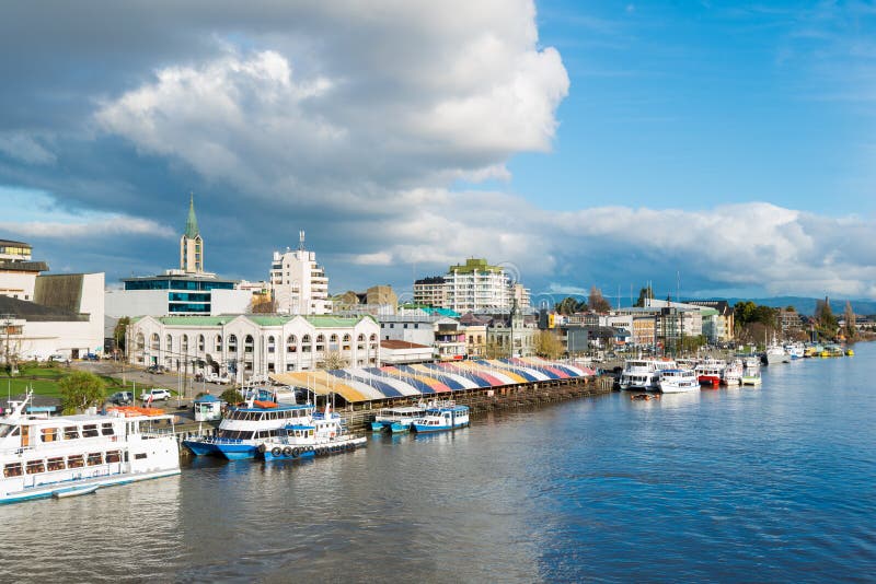 https://mdw-travel-data-us-east-1.s3.amazonaws.com/img/country/Chile/Calle-Calle-River-Market/img_02.jpg