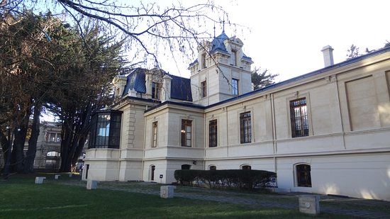 https://mdw-travel-data-us-east-1.s3.amazonaws.com/img/country/Chile/Centro-Cultural-Braun-Menendez/img_00.jpg