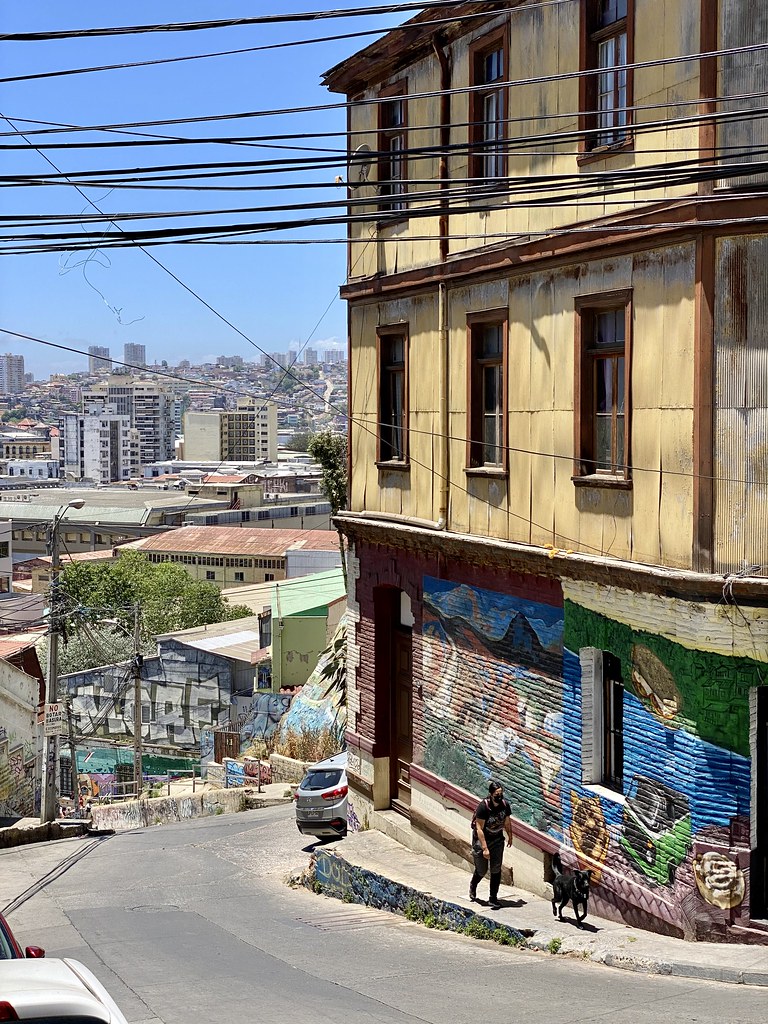https://mdw-travel-data-us-east-1.s3.amazonaws.com/img/country/Chile/Cerro-Bellavista/img_02.jpg