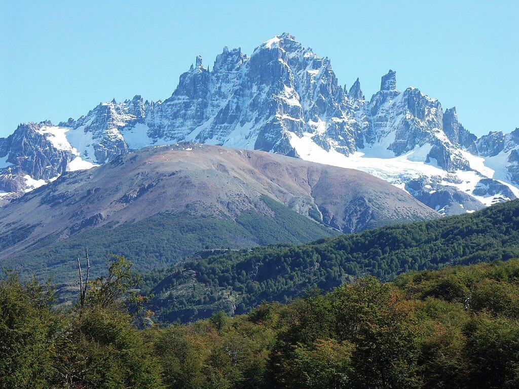 https://mdw-travel-data-us-east-1.s3.amazonaws.com/img/country/Chile/Cerro-Castillo/img_02.jpg