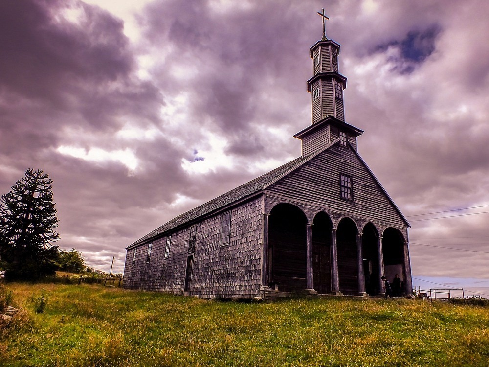https://mdw-travel-data-us-east-1.s3.amazonaws.com/img/country/Chile/Chiloe-Island-Churches/img_03.jpg