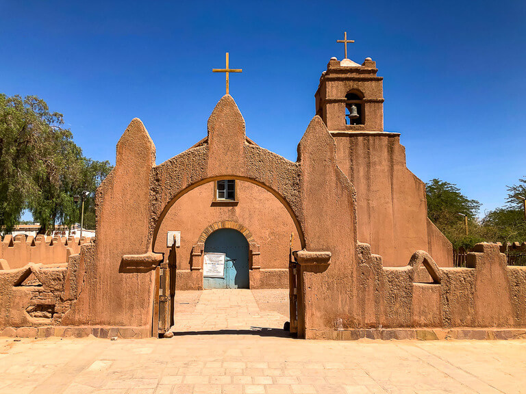 https://mdw-travel-data-us-east-1.s3.amazonaws.com/img/country/Chile/Church-of-San-Pedro-de-Atacama/img_01.jpg
