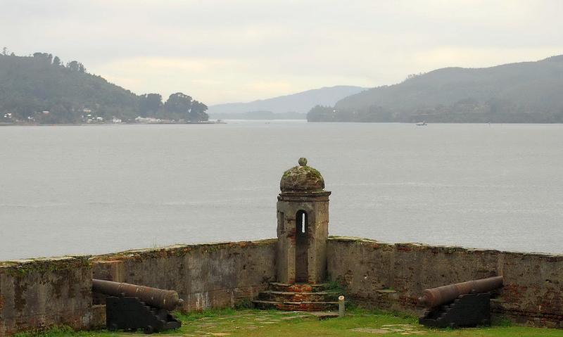 https://mdw-travel-data-us-east-1.s3.amazonaws.com/img/country/Chile/Corral-Bay/img_01.jpg