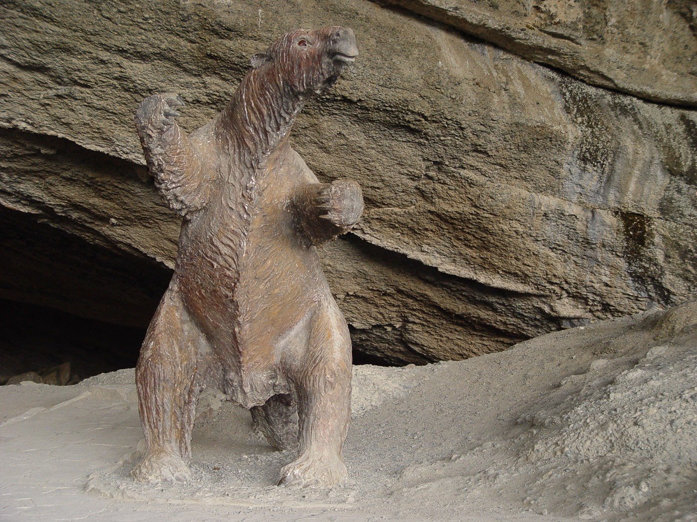 https://mdw-travel-data-us-east-1.s3.amazonaws.com/img/country/Chile/Cueva-del-Milodon-Natural-Monument/img_01.jpg