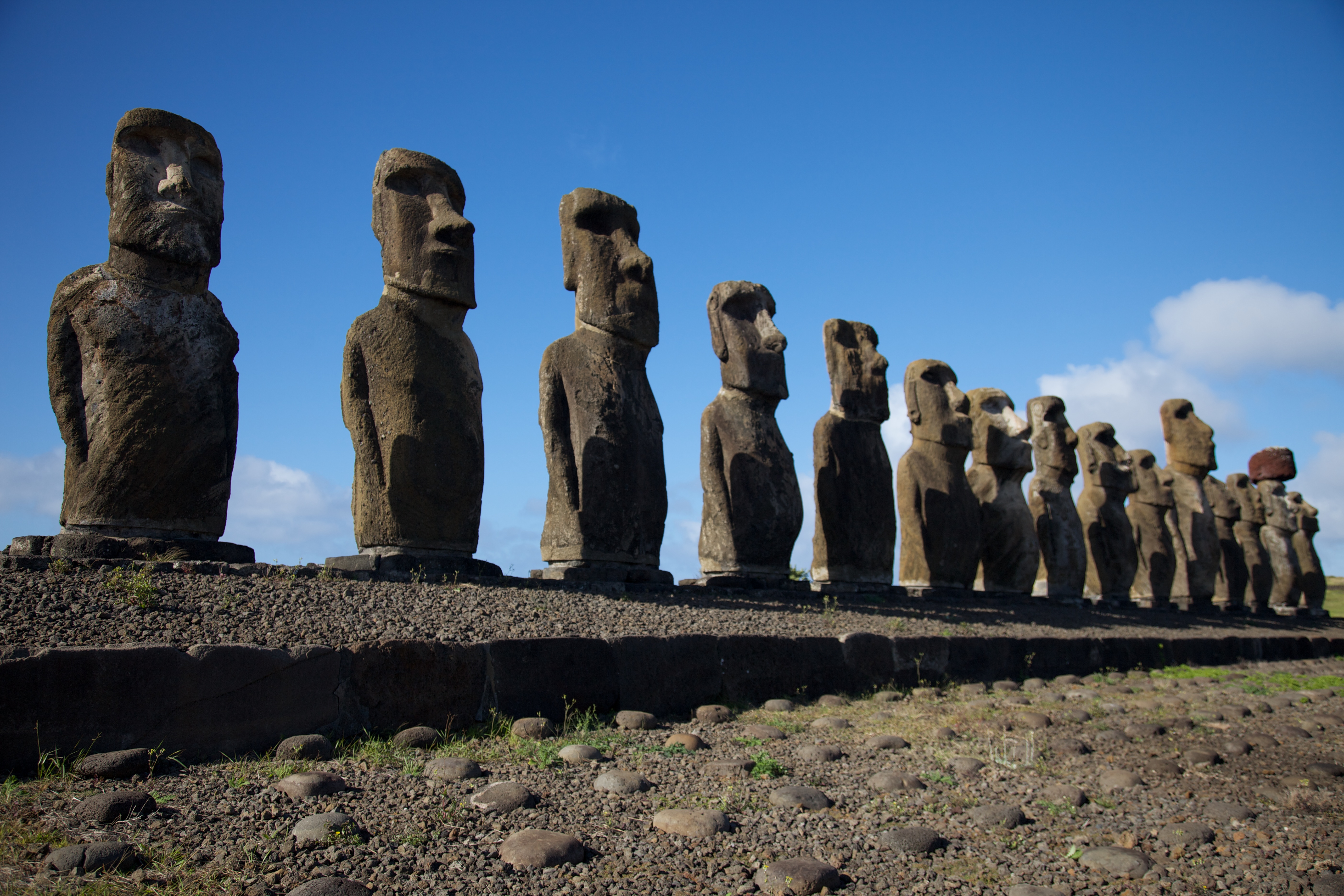 https://mdw-travel-data-us-east-1.s3.amazonaws.com/img/country/Chile/Easter-Island/img_02.jpg