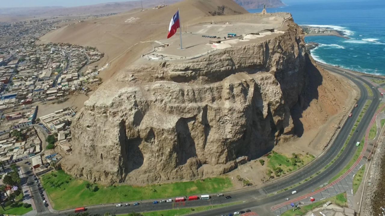 https://mdw-travel-data-us-east-1.s3.amazonaws.com/img/country/Chile/El-Morro-de-Arica/img_03.jpg