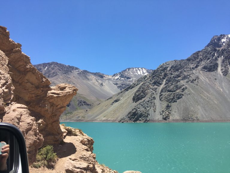 https://mdw-travel-data-us-east-1.s3.amazonaws.com/img/country/Chile/Embalse-El-Yeso/img_02.jpg