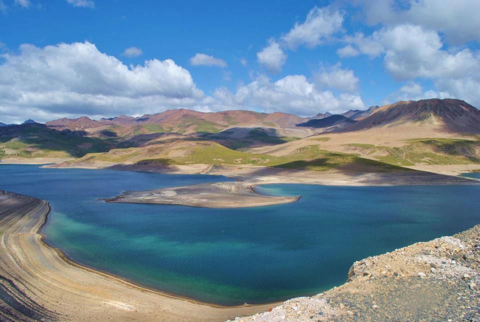 https://mdw-travel-data-us-east-1.s3.amazonaws.com/img/country/Chile/Embalse-Laguna-del-Maule/img_01.jpg