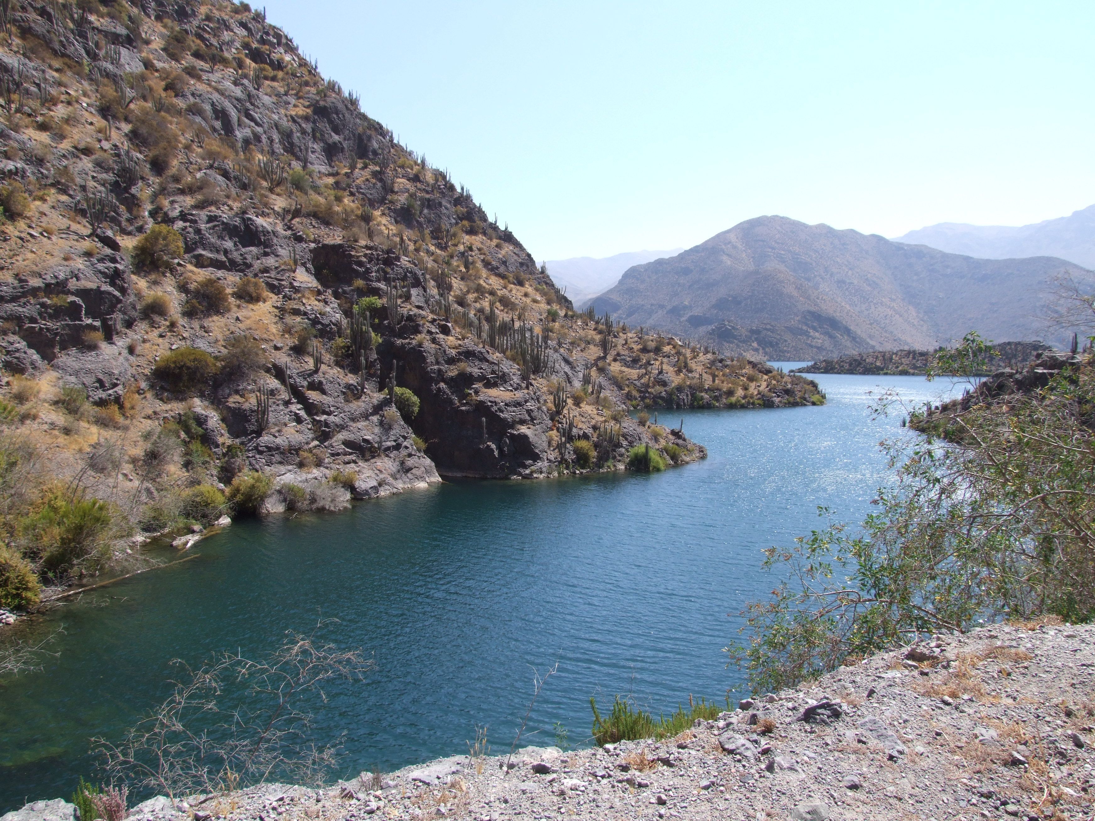 https://mdw-travel-data-us-east-1.s3.amazonaws.com/img/country/Chile/Embalse-Puclaro/img_00.jpg