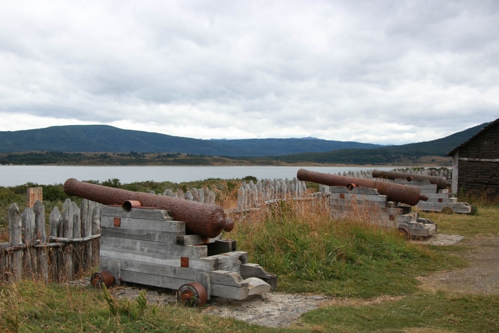 https://mdw-travel-data-us-east-1.s3.amazonaws.com/img/country/Chile/Fort-Bulnes/img_02.jpg