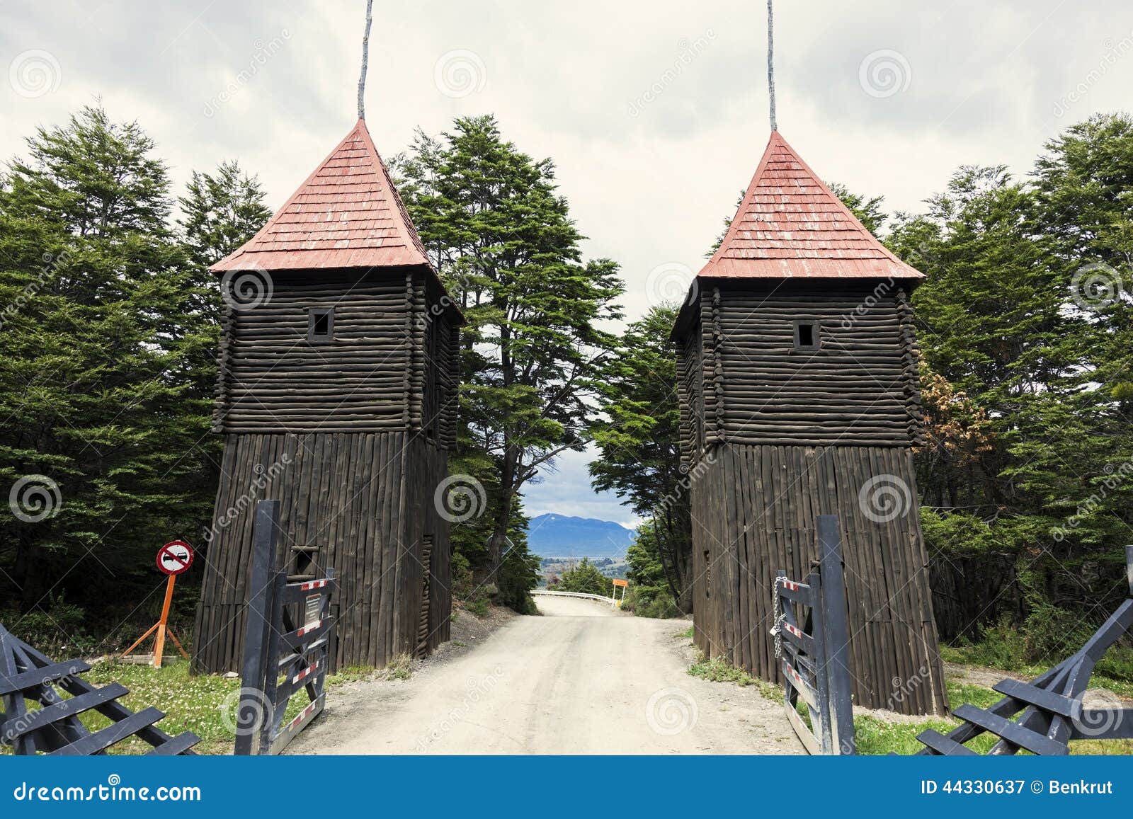 https://mdw-travel-data-us-east-1.s3.amazonaws.com/img/country/Chile/Fort-Bulnes/img_03.jpg