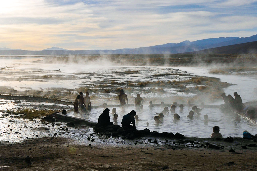 https://mdw-travel-data-us-east-1.s3.amazonaws.com/img/country/Chile/Geysers-del-Tatio/img_03.jpg