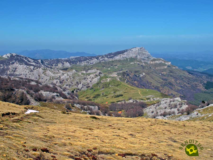 https://mdw-travel-data-us-east-1.s3.amazonaws.com/img/country/Chile/Gorbea/img_03.jpg