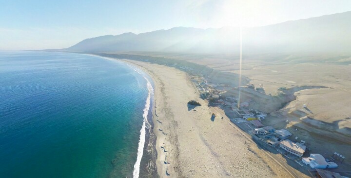 https://mdw-travel-data-us-east-1.s3.amazonaws.com/img/country/Chile/Hornitos-Beach/img_00.jpg