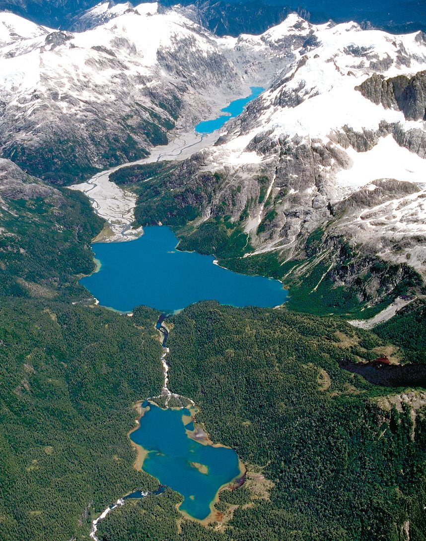 https://mdw-travel-data-us-east-1.s3.amazonaws.com/img/country/Chile/Hornopiren-National-Park/img_01.jpg