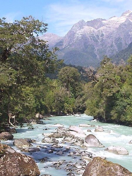 https://mdw-travel-data-us-east-1.s3.amazonaws.com/img/country/Chile/Hornopiren-National-Park/img_03.jpg