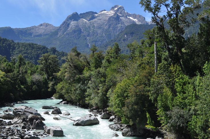 https://mdw-travel-data-us-east-1.s3.amazonaws.com/img/country/Chile/Hornopiren/img_03.jpg