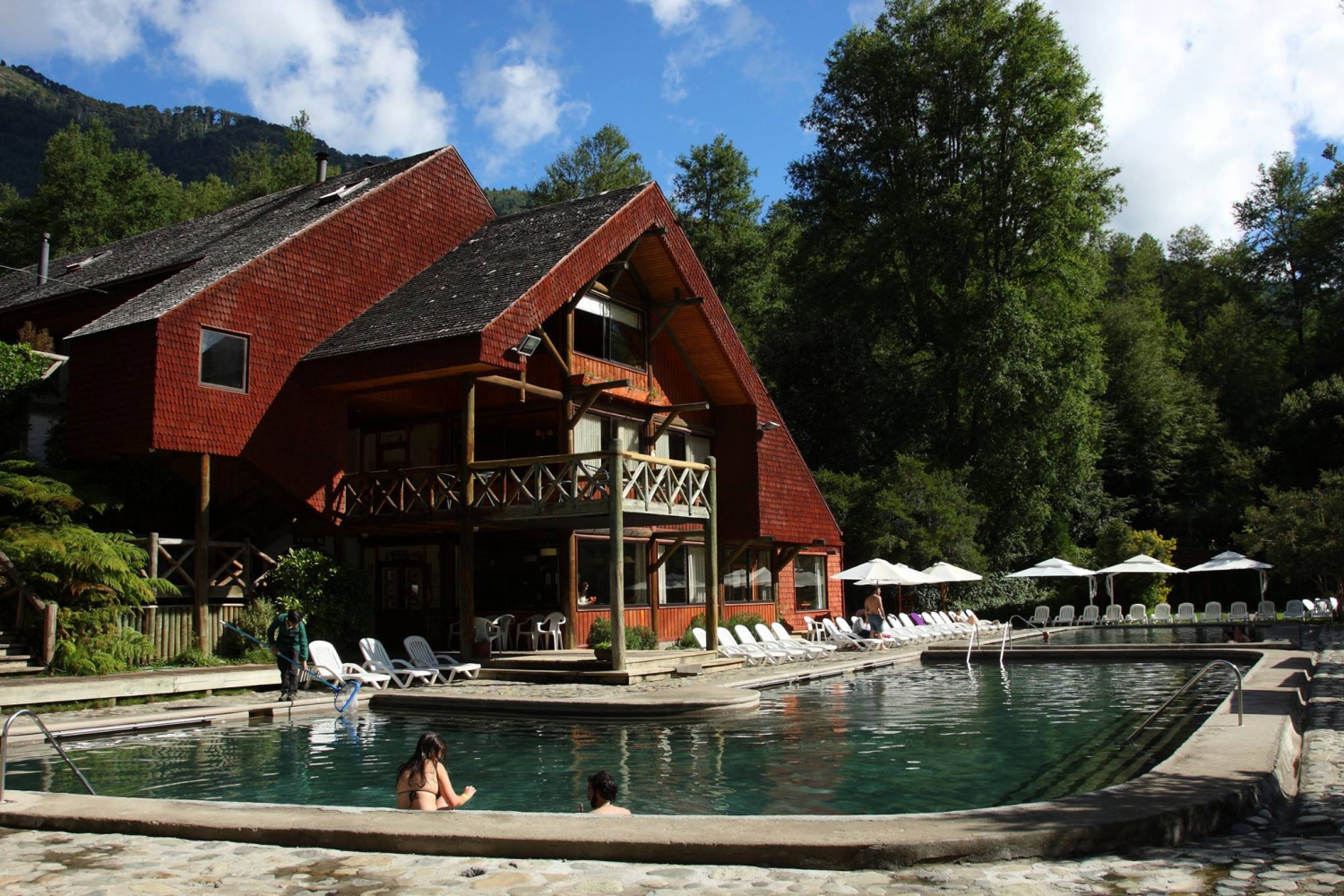 https://mdw-travel-data-us-east-1.s3.amazonaws.com/img/country/Chile/Huife-Hot-Springs/img_02.jpg