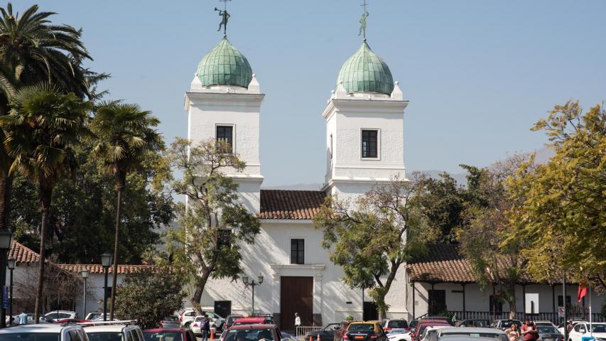 https://mdw-travel-data-us-east-1.s3.amazonaws.com/img/country/Chile/Iglesia-de-San-Vicente/img_01.jpg
