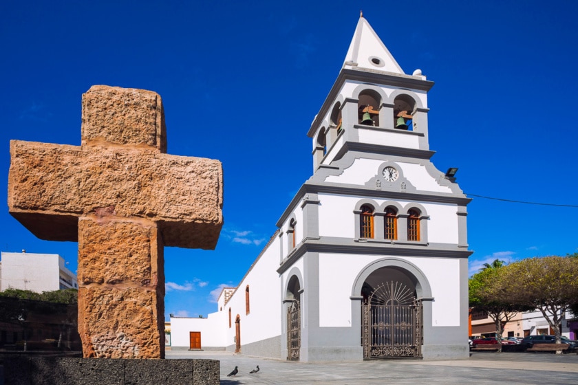 https://mdw-travel-data-us-east-1.s3.amazonaws.com/img/country/Chile/Iglesia-del-Rosario/img_01.jpg
