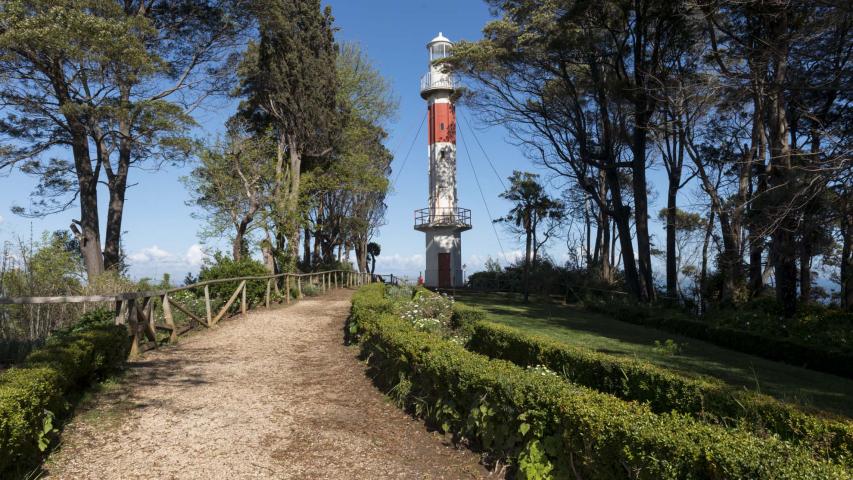 https://mdw-travel-data-us-east-1.s3.amazonaws.com/img/country/Chile/Isidora-Cousino-Park/img_02.jpg