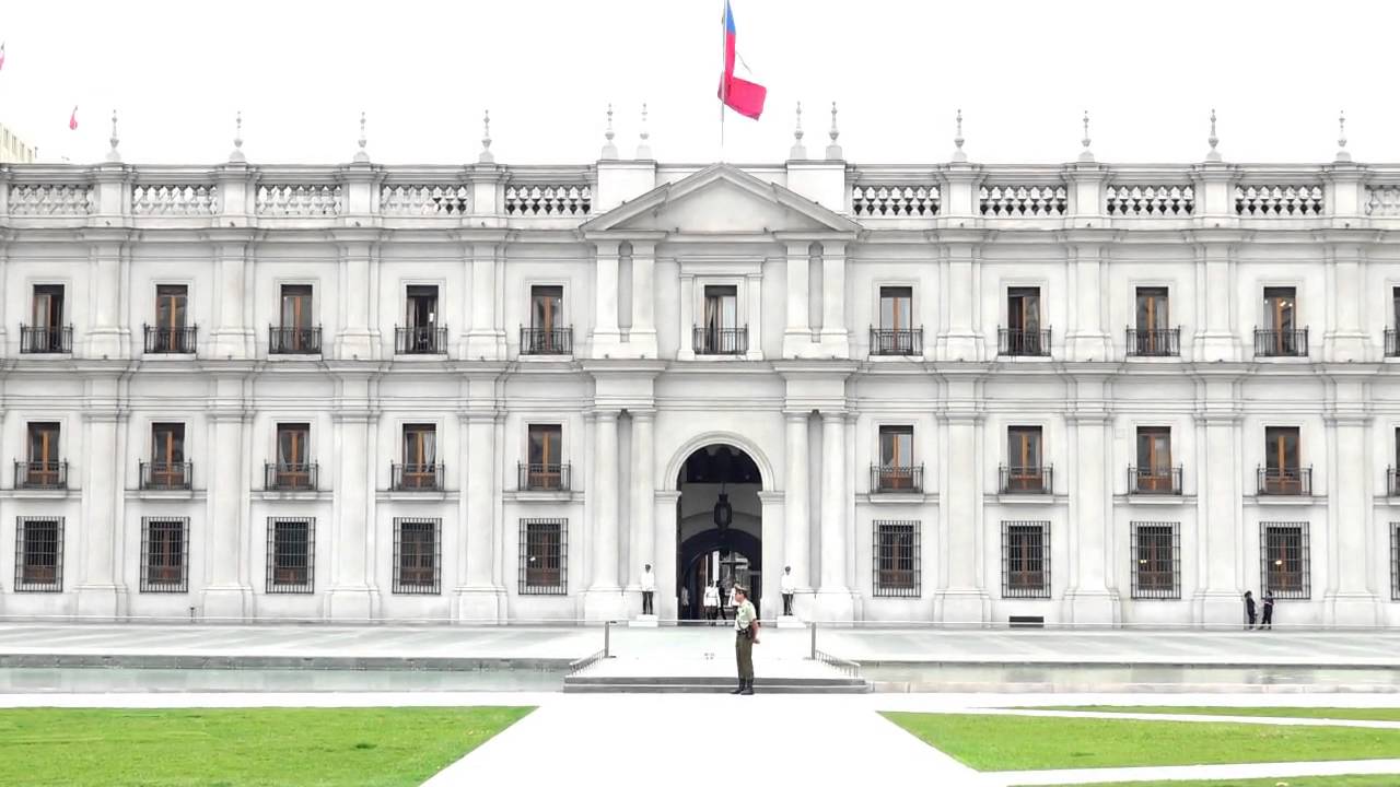 https://mdw-travel-data-us-east-1.s3.amazonaws.com/img/country/Chile/La-Moneda-Palace/img_01.jpg