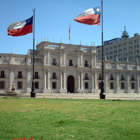https://mdw-travel-data-us-east-1.s3.amazonaws.com/img/country/Chile/La-Moneda-Palace/img_03.jpg