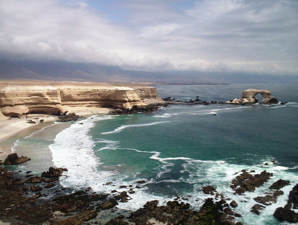 https://mdw-travel-data-us-east-1.s3.amazonaws.com/img/country/Chile/La-Portada/img_01.jpg