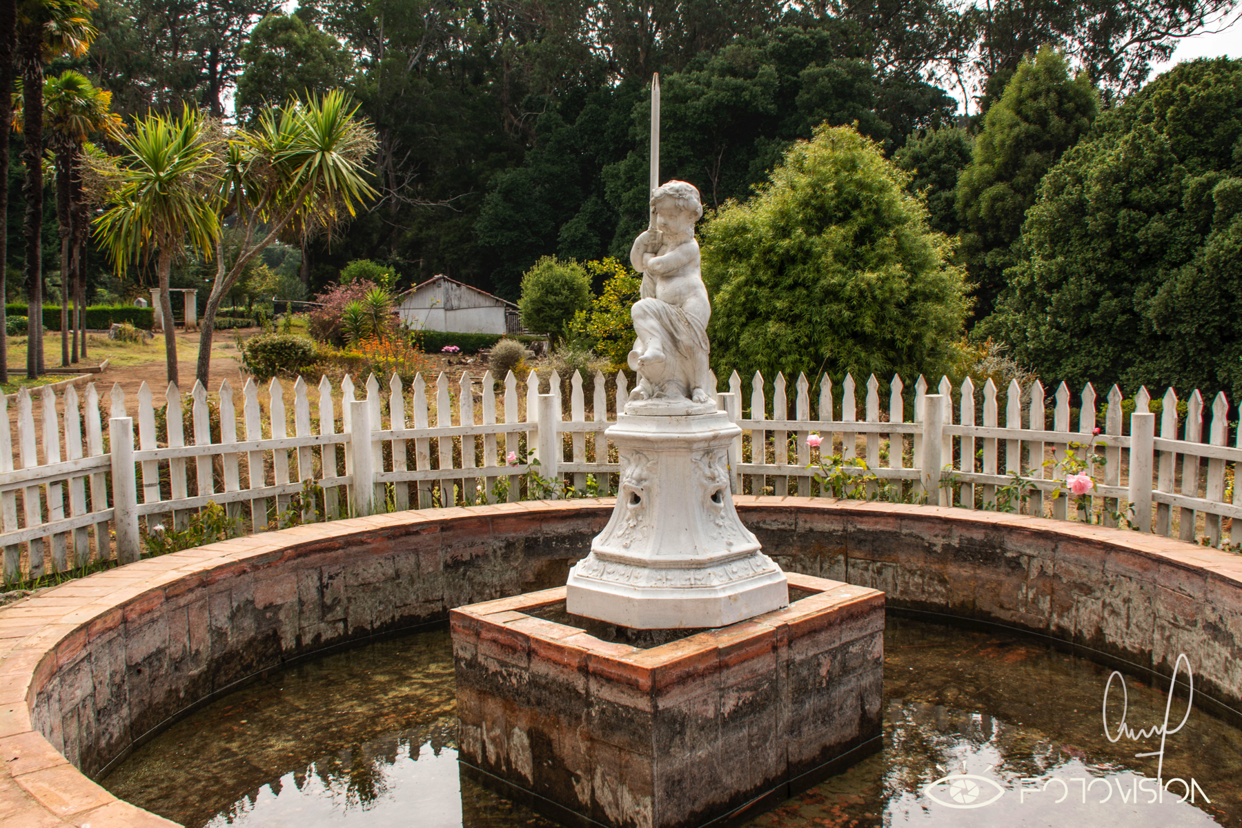 https://mdw-travel-data-us-east-1.s3.amazonaws.com/img/country/Chile/La-Puntilla-and-Pedro-del-Rio-Zanartu-Park/img_03.jpg