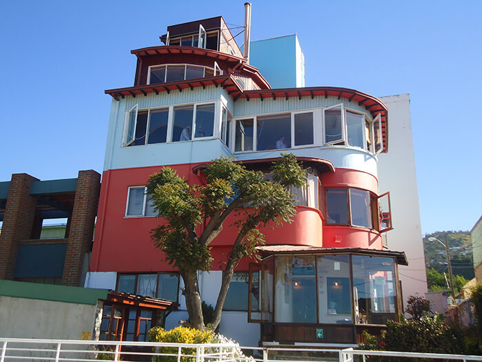 https://mdw-travel-data-us-east-1.s3.amazonaws.com/img/country/Chile/La-Sebastiana-Museum/img_01.jpg