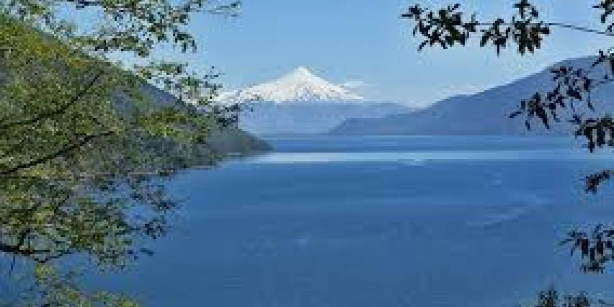 https://mdw-travel-data-us-east-1.s3.amazonaws.com/img/country/Chile/Lago-Colico/img_03.jpg
