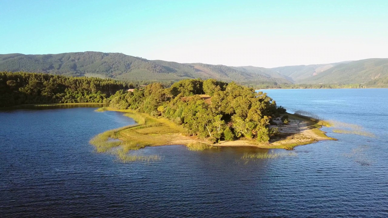 https://mdw-travel-data-us-east-1.s3.amazonaws.com/img/country/Chile/Lago-Lanalhue/img_02.jpg