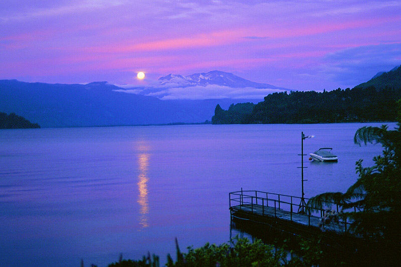 https://mdw-travel-data-us-east-1.s3.amazonaws.com/img/country/Chile/Lago-Puyehue/img_00.jpg