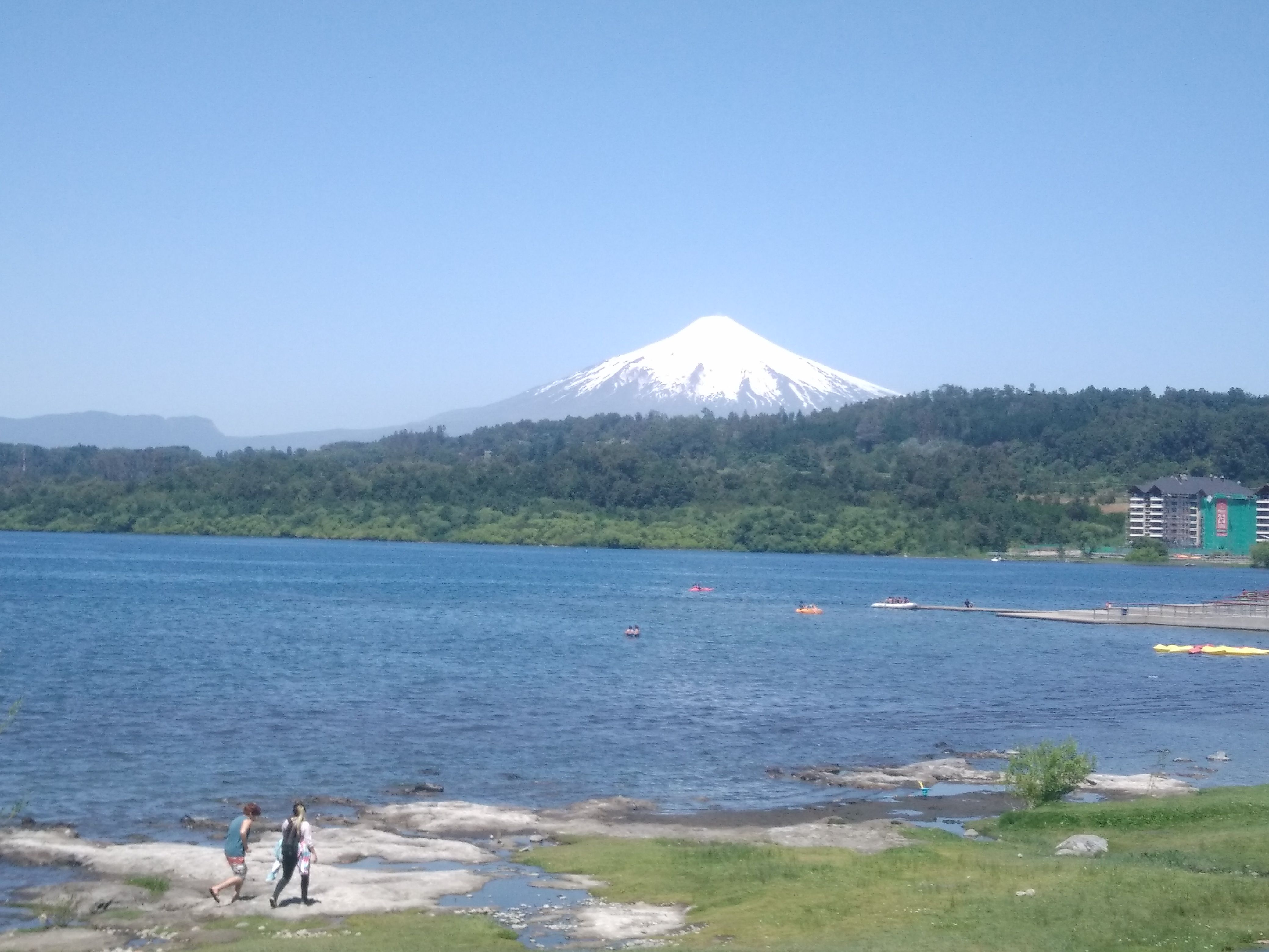https://mdw-travel-data-us-east-1.s3.amazonaws.com/img/country/Chile/Lago-Villarrica/img_02.jpg