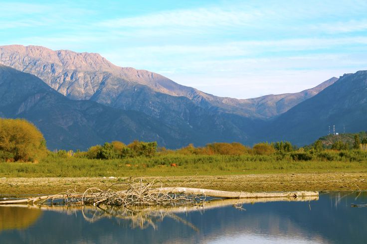 https://mdw-travel-data-us-east-1.s3.amazonaws.com/img/country/Chile/Laguna-Aculeo/img_03.jpg