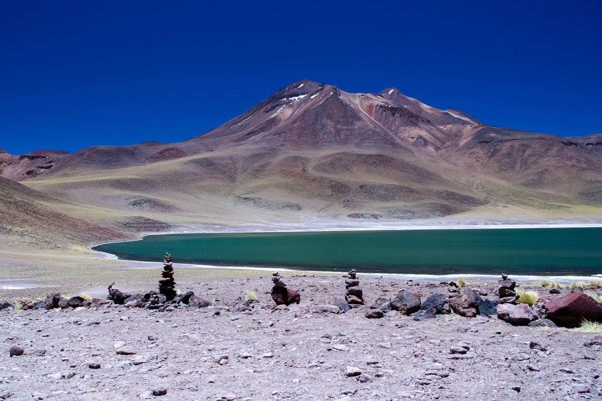 https://mdw-travel-data-us-east-1.s3.amazonaws.com/img/country/Chile/Laguna-Miscanti/img_01.jpg