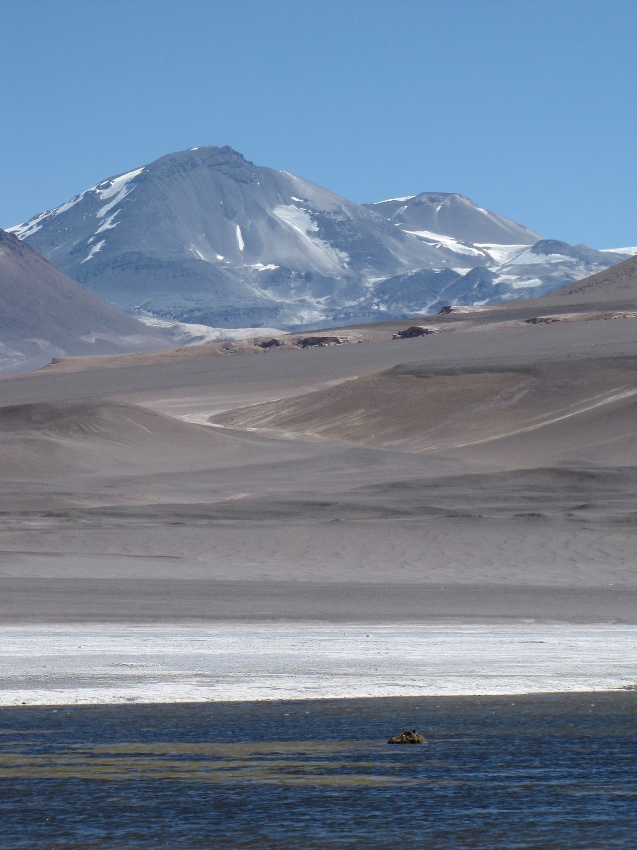 https://mdw-travel-data-us-east-1.s3.amazonaws.com/img/country/Chile/Laguna-Verde/img_01.jpg