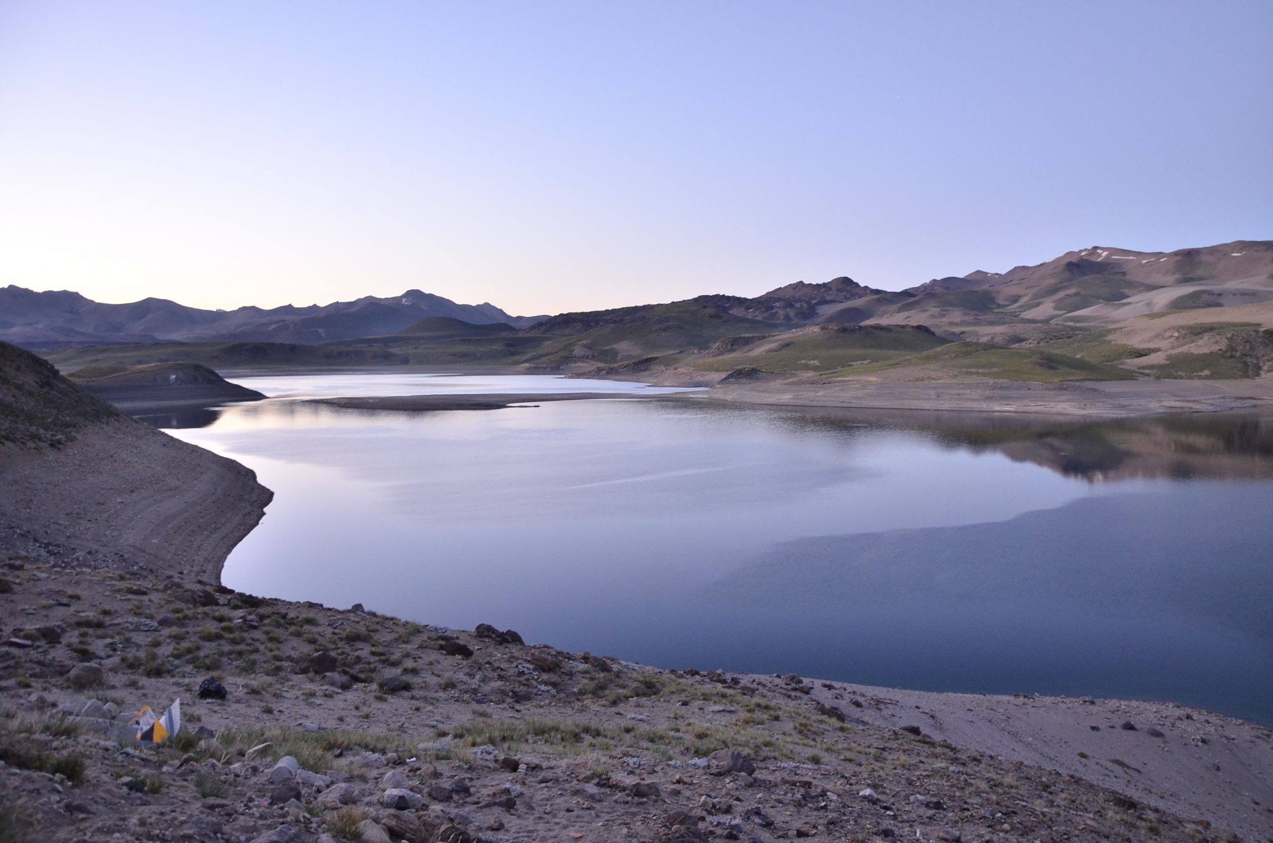 https://mdw-travel-data-us-east-1.s3.amazonaws.com/img/country/Chile/Laguna-del-Maule/img_02.jpg