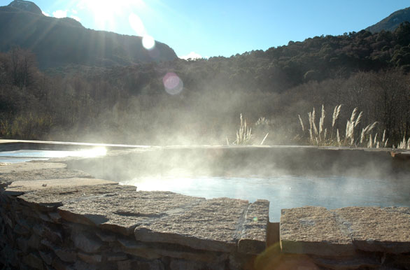 https://mdw-travel-data-us-east-1.s3.amazonaws.com/img/country/Chile/Lahuen-Co-Thermal-Springs/img_01.jpg