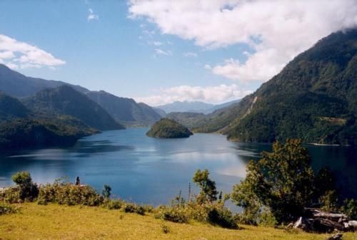 https://mdw-travel-data-us-east-1.s3.amazonaws.com/img/country/Chile/Lake-Pellaifa/img_02.jpg
